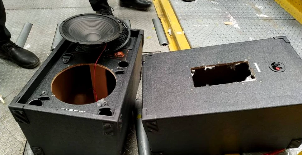 Au încercat să fure bucăţi din două mumii, dar au fost prinşi pe aeroport