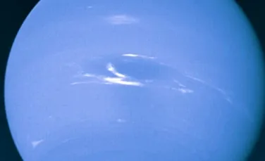 Bizara apa cristalina de pe Neptun